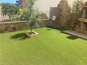Property grounds - Comfortable and cozy Villasimius apartment 5 minutes from the center  (villasimius)