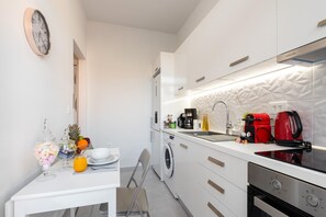 Refrigerador, horno, placa de cocina, lavavajillas