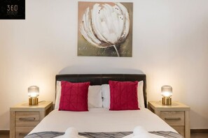 Desk, iron/ironing board, travel crib, free WiFi - A charming, relaxing 2BR Home in St Julians w/WIFI (St. Julian`s)