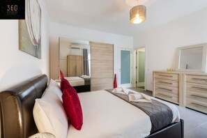 2 soveværelser, skrivebord, strygejern/strygebræt, weekendseng