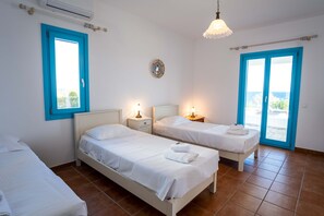 3 bedrooms, iron/ironing board, WiFi, bed sheets - Golden View Villa in Golden Beach With Private Swimming Pool (Paros)