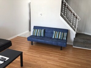 Living area - Unit 7 - Enjoyable 2-bedroom condo with AC in beautiful Rockford (Rockford)