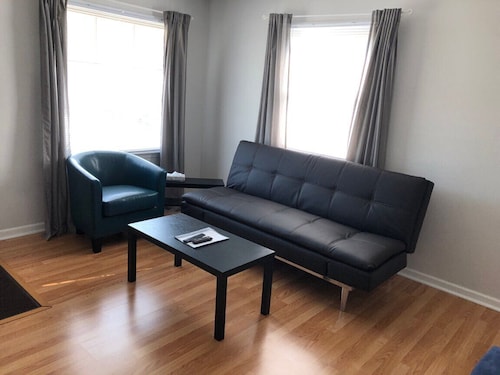 Unit 8 - Enjoyable 2-bedroom condo with AC in beautiful Rockford