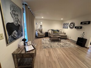 智能电视、壁炉、桌上足球