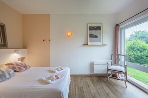 3 chambres, fer et planche à repasser, draps fournis