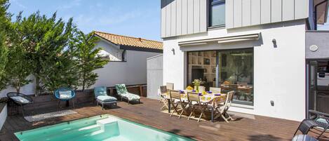 Een verwarmd zwembad