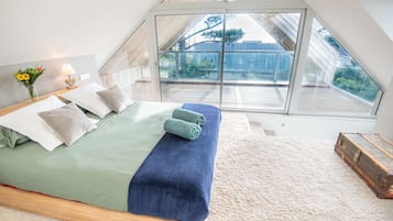 5 chambres, bureau, fer et planche Ă  repasser, lit parapluie