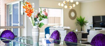 Broadstone PC 9-bed 5-bathroom Luxe Family House Double Storey