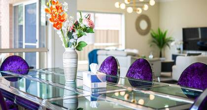 Broadstone PC 9-bed 5-bathroom Luxe Family House Double Storey