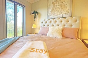 7 bedrooms, desk, iron/ironing board, free WiFi