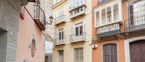 تفاصيل الفندق من الخارج