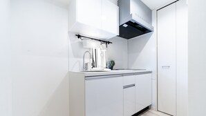公寓, 1 張加大雙人床 | 私人小型廚房 | 大型冰箱、微波爐、爐台、電鍋