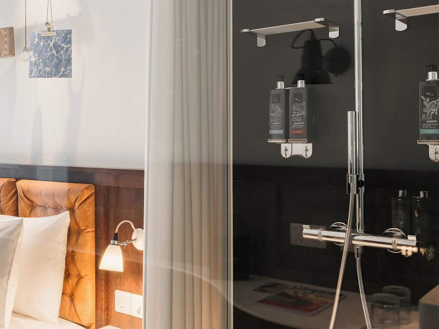 Allergitestet sengetøy, safe på rommet og skrivebord