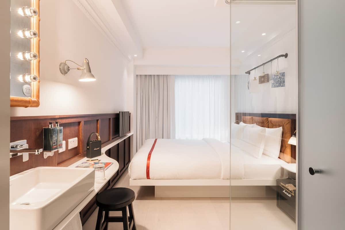 客房 (Cosy) | 防敏寢具、房內夾萬、書桌、手提電腦工作空間