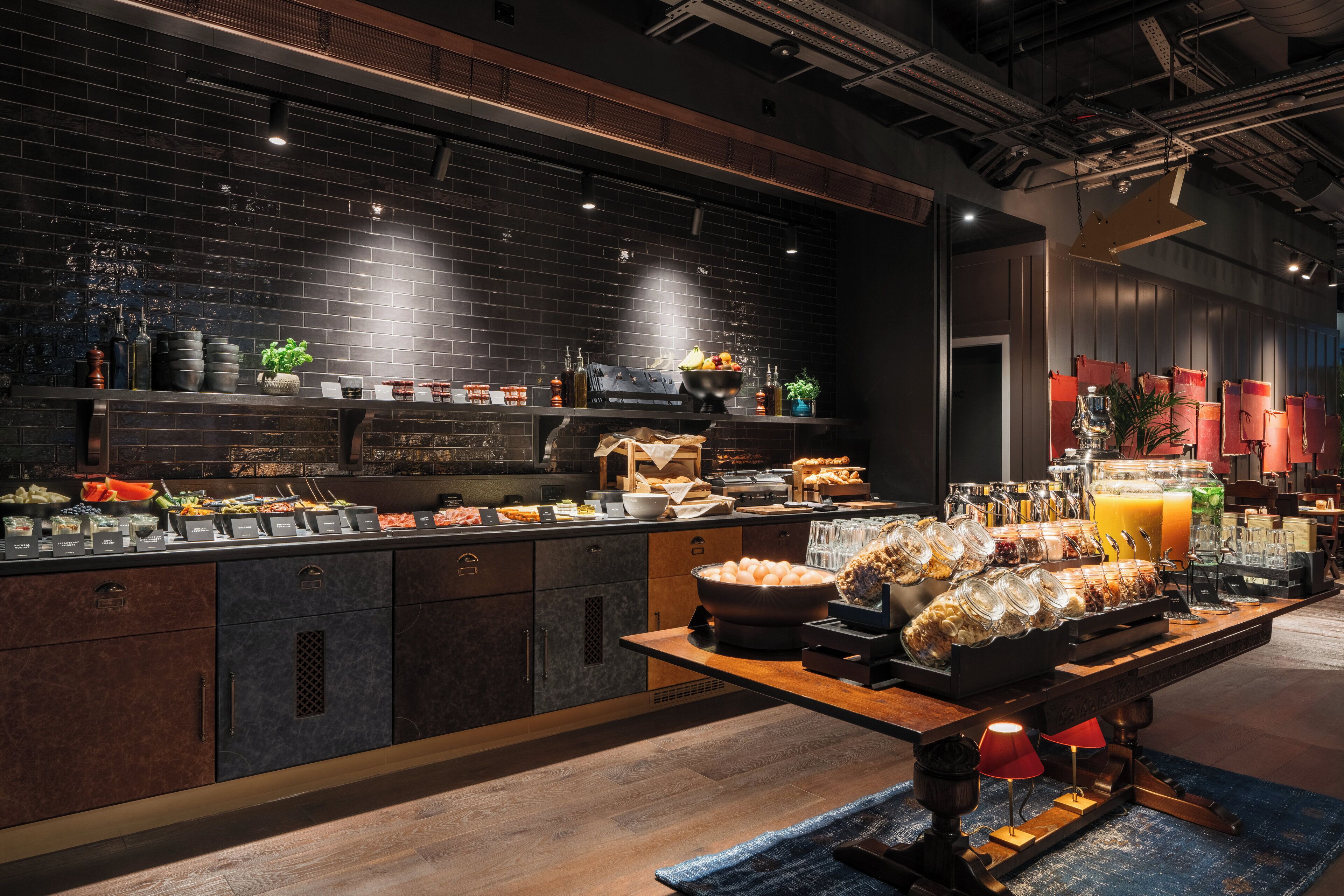 Daily continental breakfast (GBP 20 per person)