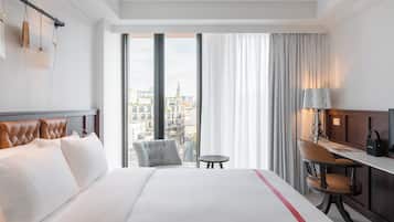 Hypo-allergenic bedding, in-room safe, desk, laptop workspace