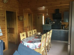 Dining - Chalet 3 Avec vue Imprenable ,sauna et Terrain de Pétanque. Animaux Acceptés (Ventron)