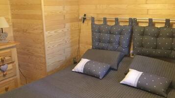 4 bedrooms, iron/ironing board, travel crib, free WiFi