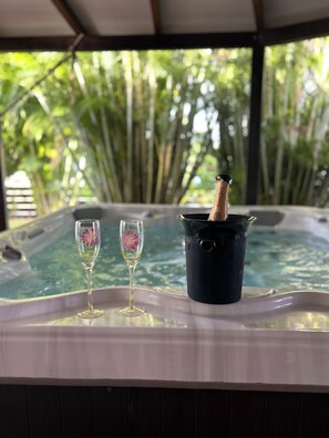Outdoor spa tub