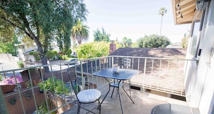 đ Stylish 2B2B Retreat in the Heart of the Silicon Valley