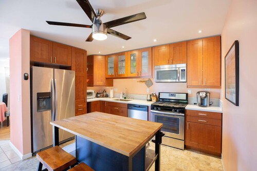 🌟 Stylish 2B2B Retreat in the Heart of the Silicon Valley