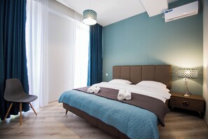 2 Schlafzimmer, Schreibtisch, Bügeleisen/Bügelbrett, Reisekinderbett