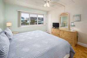2 bedrooms, iron/ironing board, WiFi (free), bed sheets
