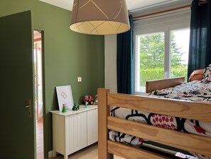 2 chambres, fer et planche à repasser, Wi-Fi gratuit, draps fournis