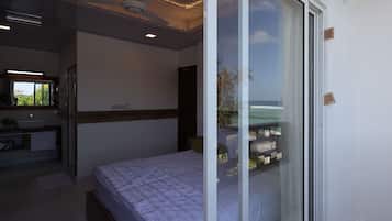 Deluxe Double or Twin Room | Minibar, individually decorated, individually furnished, desk