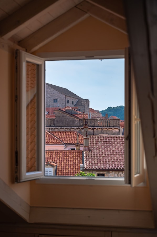 Perhestudiosviitti | 1 makuuhuone, tallelokero huoneessa, pimennysverhot, silitysrauta/-lauta