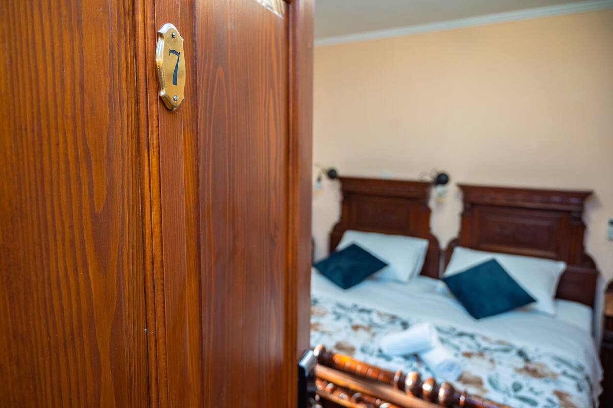 Comfort Triple Room | 1 bedroom, in-room safe, blackout drapes, iron/ironing board