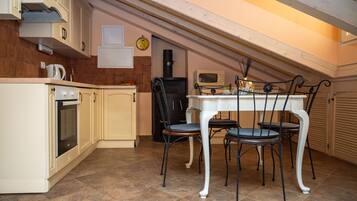 Family Studio Suite | 1 bedroom, in-room safe, blackout drapes, iron/ironing board