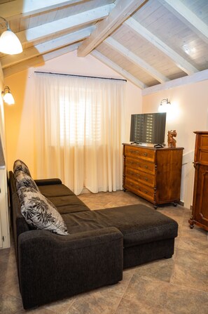 Family Studio Suite | 1 bedroom, in-room safe, blackout drapes, iron/ironing board