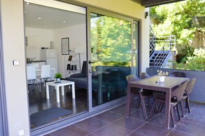 Outdoor dining - Apartment in Gerês with private beach (Gerês)