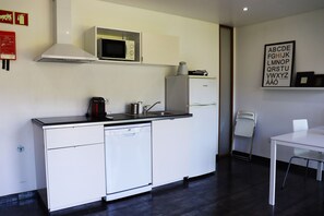 Fridge, microwave, dishwasher, coffee/tea maker