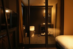 City suite | Badkamer | Gratis toiletartikelen, een haardroger, handdoeken, shampoo