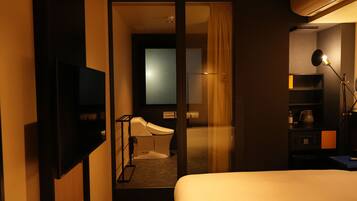 City Double Room | Down comforters, desk, soundproofing, free WiFi