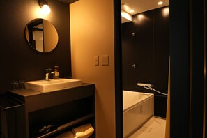 City Suite | Bathroom | Free toiletries, hair dryer, towels, shampoo - Nplushotel higasikanda (Tokyo)