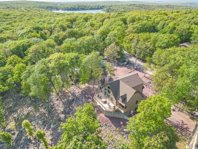 Look Out Lodge, Near JFBB & Jim Thorpe with Spectacular Lake and Mountain Views!