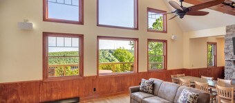 Look Out Lodge, Near JFBB & Jim Thorpe with Spectacular Lake and Mountain Views!