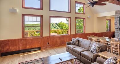 Look Out Lodge, Near JFBB & Jim Thorpe with Spectacular Lake and Mountain Views!