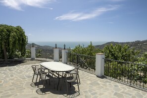 Outdoor dining - Country House 'Mojito' with Sea View, Wi-Fi and Air Conditioning (Cómpeta)