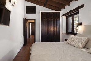 7 عدّة غرف نوم ومكواة/لوح كي وواي فاي مجانًا وملاءات أسرّة