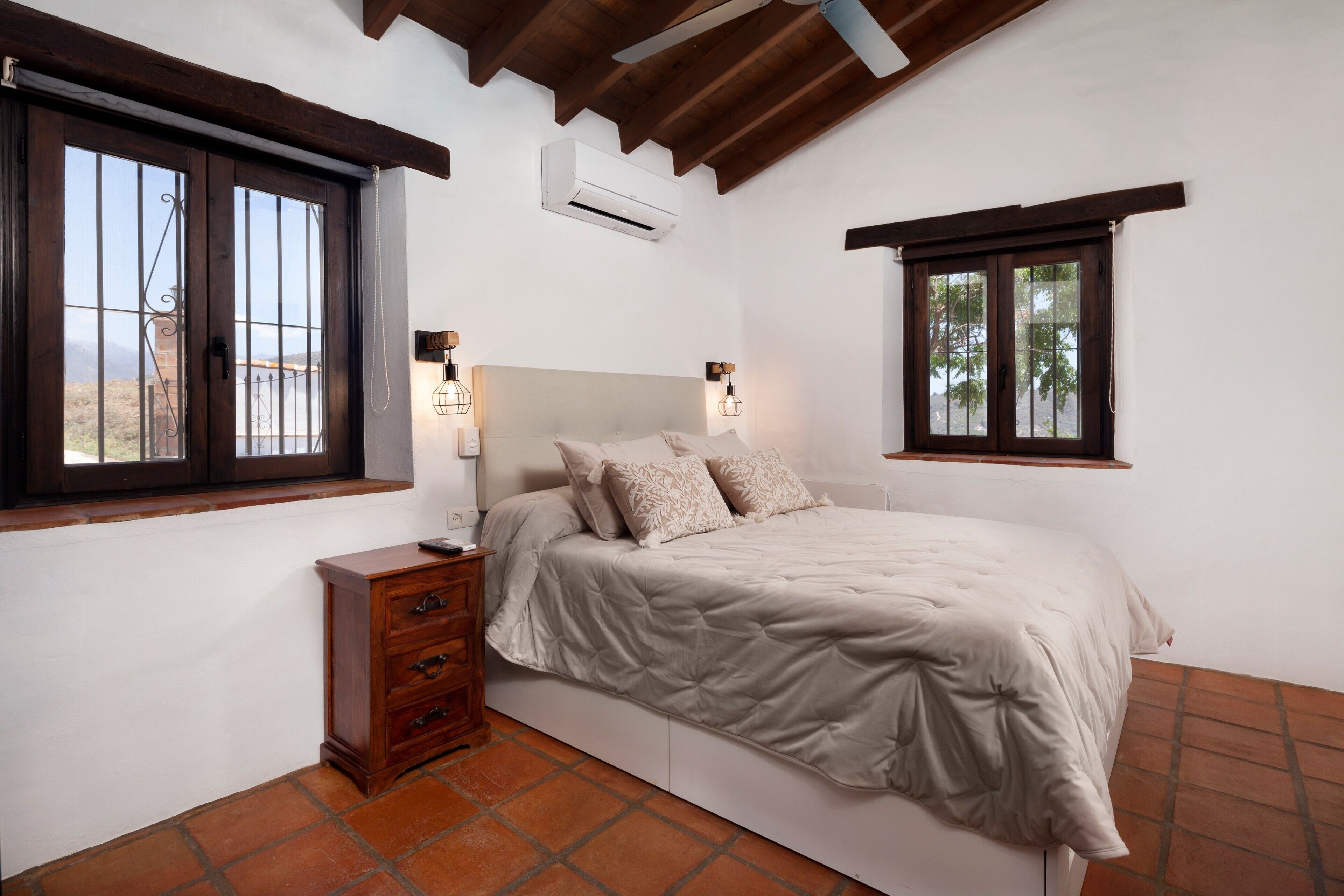 7 dormitorios, tabla de planchar con plancha, wifi gratis y ropa de cama