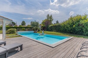 Pool - Villa "St Martin" with Private Pool, 2 Private Terraces & Wi-Fi (Pompignac)