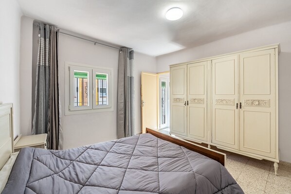 4 dormitorios, tabla de planchar con plancha, wifi gratis y ropa de cama