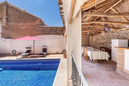 Outdoor dining. Holiday Home "Casa Juan y Loli" with Mountain Views, Private Pool and Wi-Fi