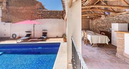 Holiday Home "Casa Juan y Loli" with Mountain Views, Private Pool and Wi-Fi