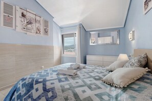 2 slaapkamers, een strijkplank/strijkijzer, gratis wifi, beddengoed