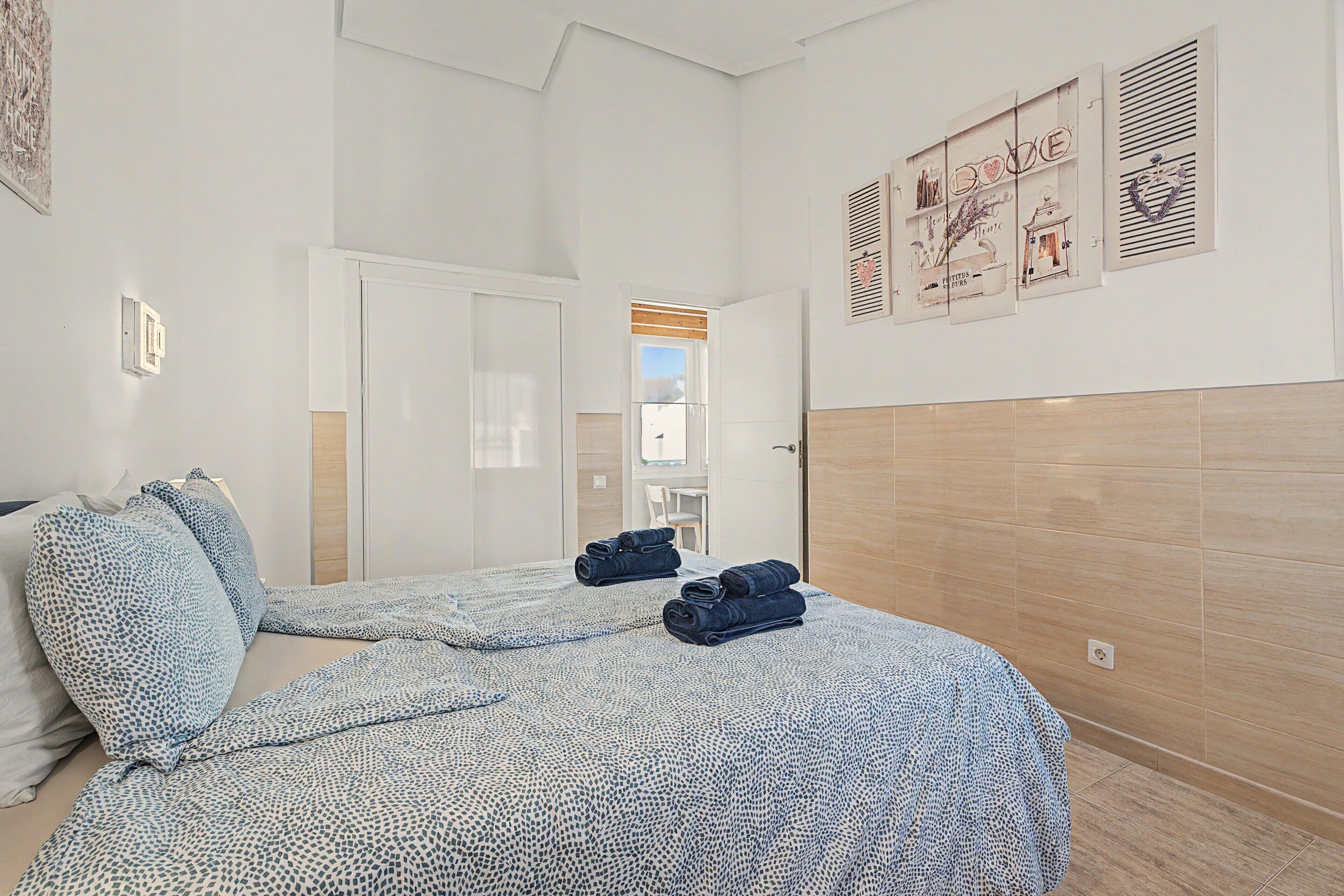 2 chambres, fer et planche à repasser, Wi-Fi gratuit, draps fournis